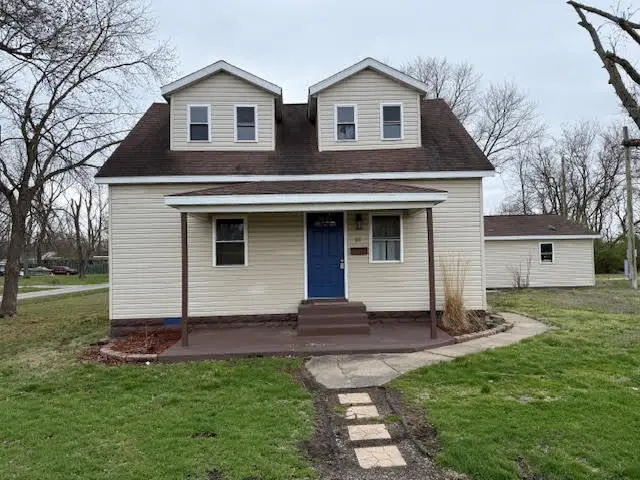 111 E Peach Street, Centralia, IL 62801 - #2