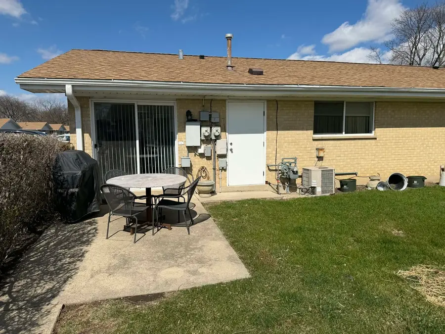 813 Valley Stream Drive #D, Wheeling, IL 60090 - #2