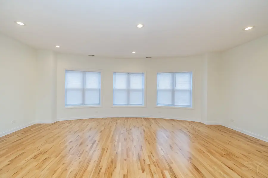 6711 S Paxton Avenue, Chicago, IL 60649 - #2