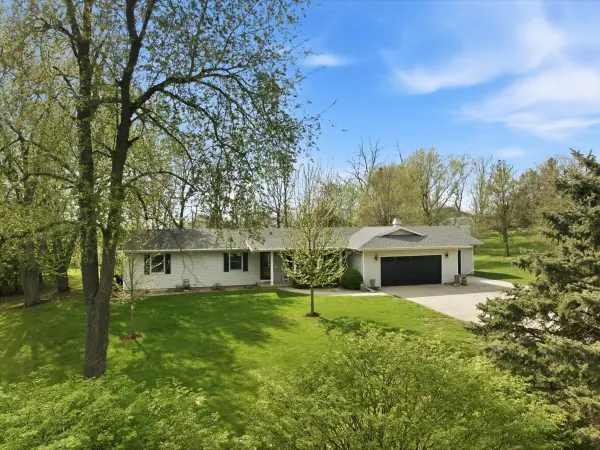 8656 Prairie Trail, Bloomington, IL 61705