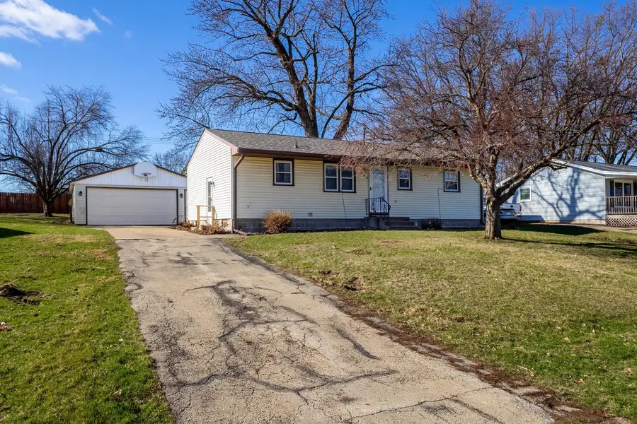 609 W Leclaire Road, Eldridge, IA 52748 - #3
