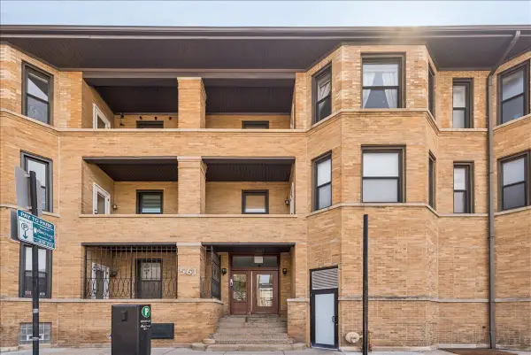 561 W Briar Place #305, Chicago, IL 60657