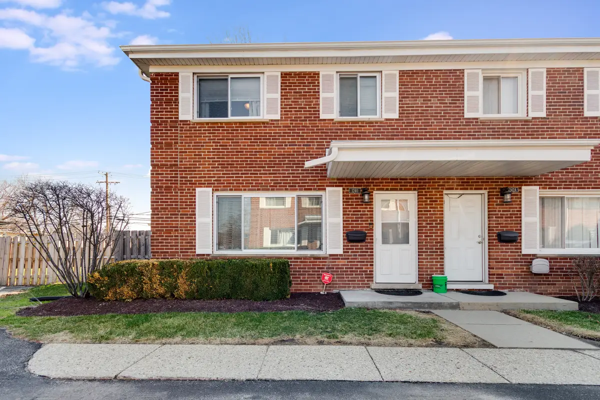 1240 N Boxwood Drive, Mount Prospect, IL 60056 - #1