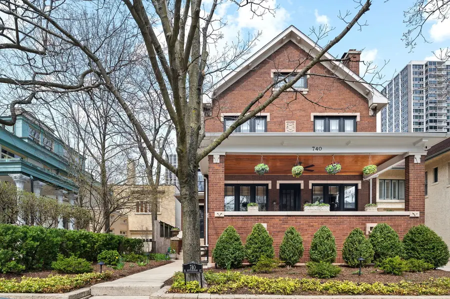 740 W Hutchinson Street, Chicago, IL 60613 - #2