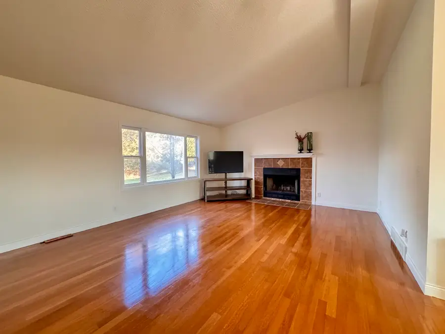 406 N Clover Court, Dixon, IL 61021 - #2