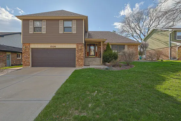 1526 Gainesboro Drive, Wheaton, IL 60189