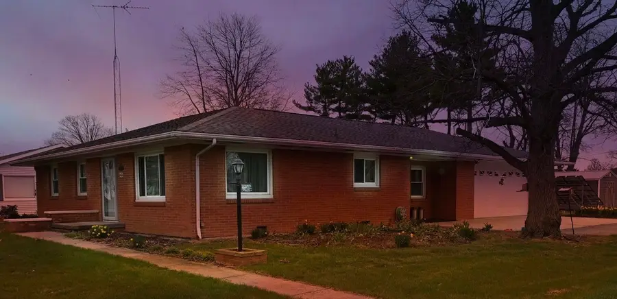 401 E Main Street, Royal, IL 61871 - #3