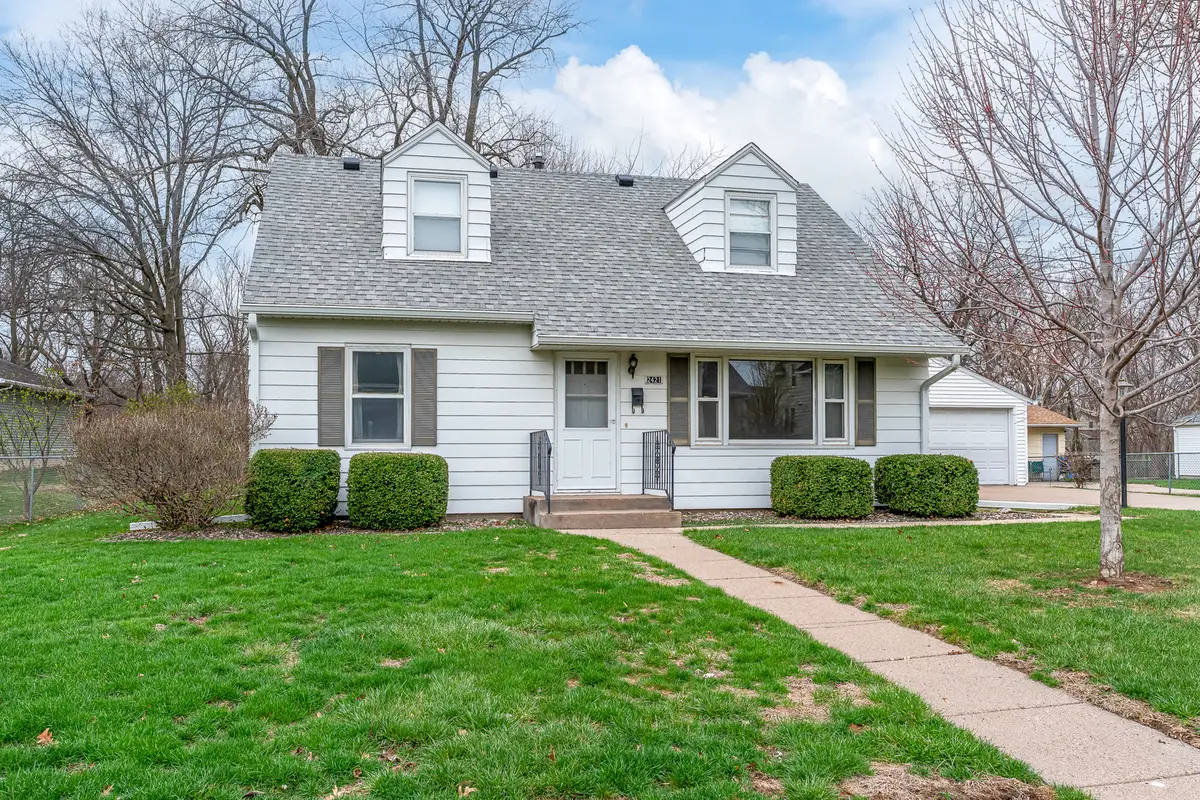 2421 4th Street, Moline, IL 61265 - #1