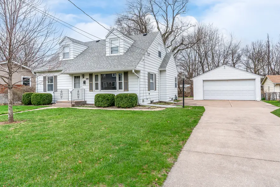 2421 4th Street, Moline, IL 61265 - #2