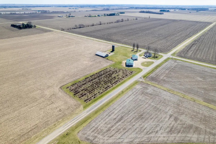 3405 S White Rock Road, Rochelle, IL 61068 - #2