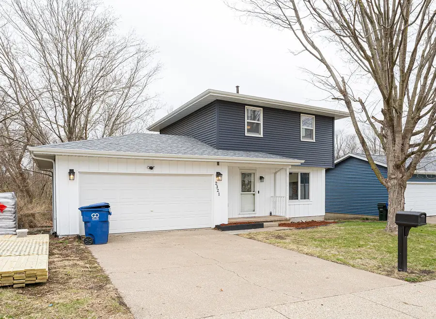 2321 W 57th Street, Davenport, IA 52806 - #2