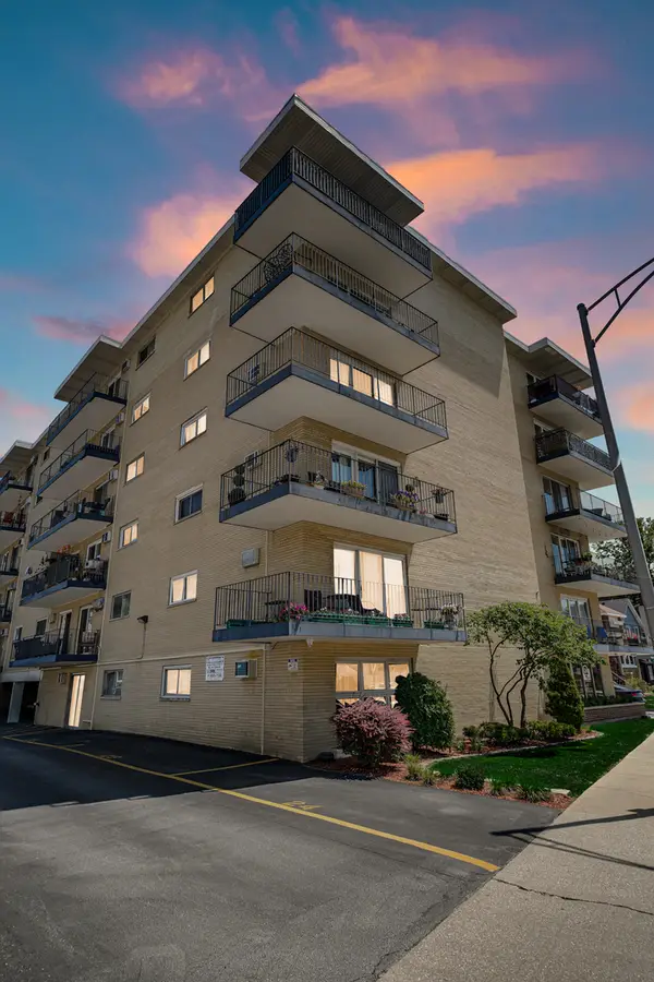 320 Circle Avenue #403, Forest Park, IL 60130