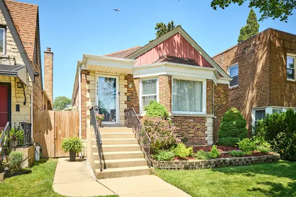 4828 W Berwyn Avenue, Chicago, IL 60630
