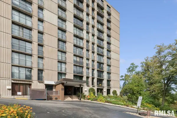 1800 7th Street #2A, East Moline, IL 61244