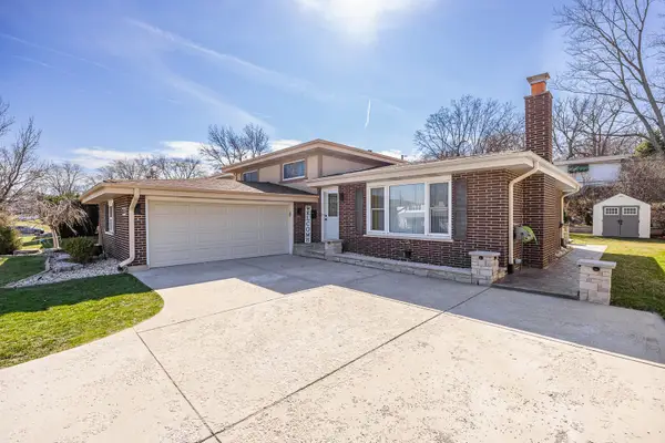 8518 Forest Drive, Hickory Hills, IL 60457