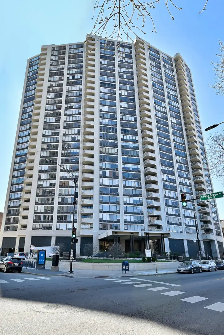 3930 N Pine Grove Avenue #2501, Chicago, IL 60613 - #1