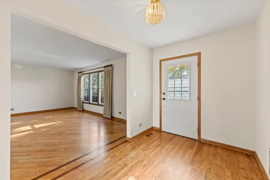 62 E Fox Hill Drive, Buffalo Grove, IL 60089 - #3