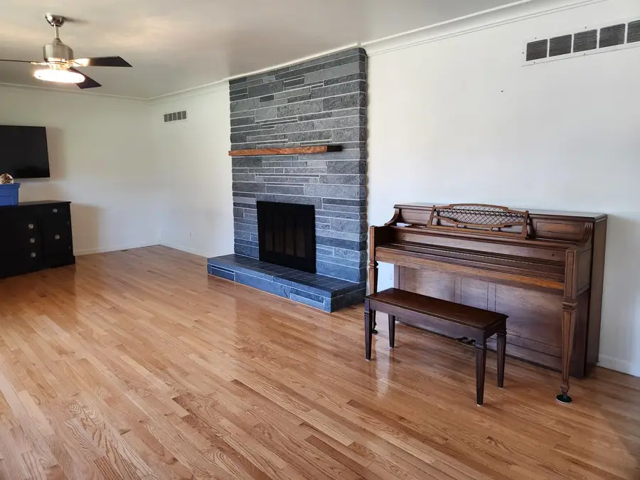 1020 N 18th Street, Mount Vernon, IL 62864 - #3