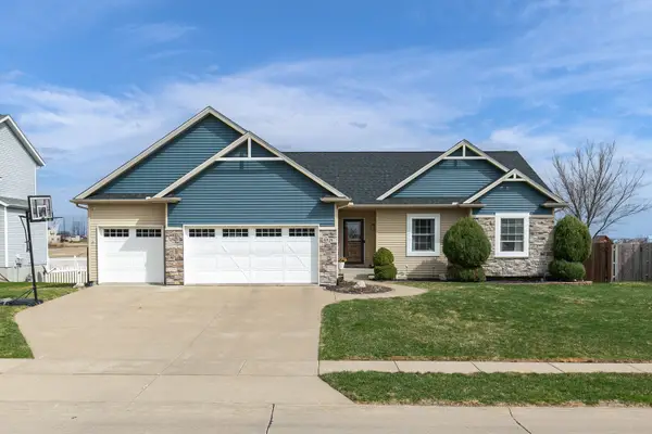 6521 Friendship Path, Bettendorf, IA 52722