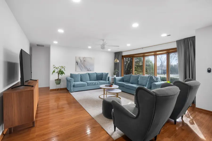 23 S Wildwood Drive, Prospect Heights, IL 60070 - #3