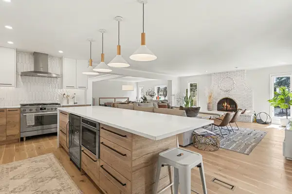 1515 E Oakton Street, Arlington Heights, IL 60004