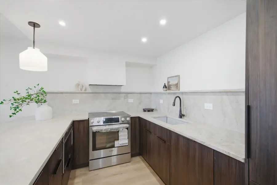 1560 N Sandburg Terrace #1210J, Chicago, IL 60610 - #3