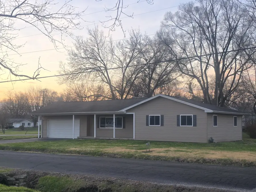 1505 W Ash Avenue, Decatur, IL 62526 - #2