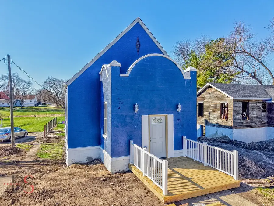 130 W Scott Street, Seneca, IL 61360 - #2