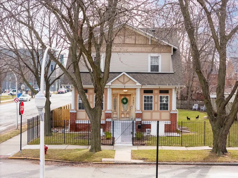 7601 S Bennett Avenue, Chicago, IL 60649 - #2