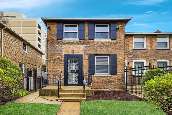 3821 S Calumet Avenue, Chicago, IL 60653