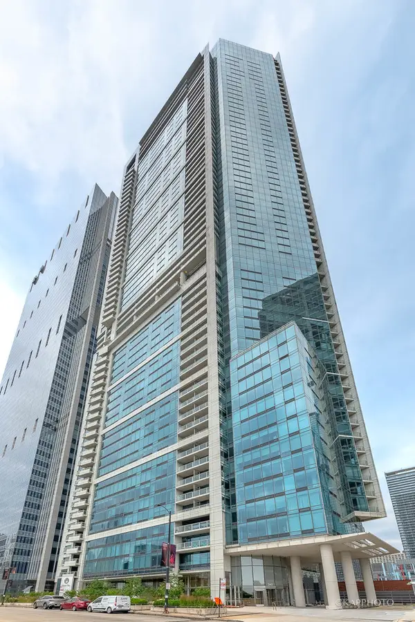 340 E Randolph Street #P5-21, Chicago, IL 60601