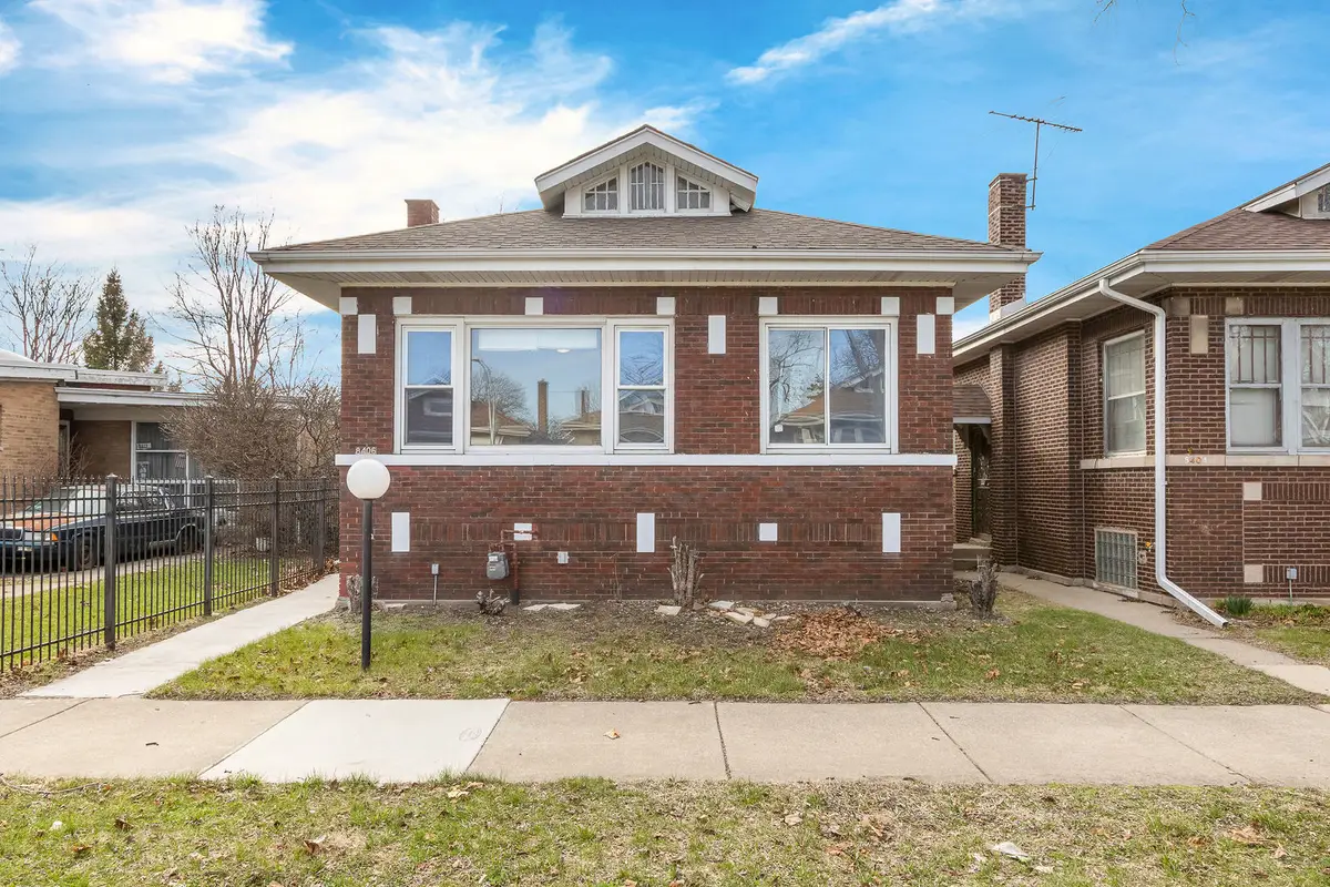 8406 S Oglesby Avenue, Chicago, IL 60617 - #1
