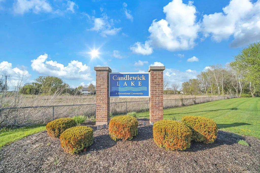 2000 Candlewick Drive Sw, Poplar Grove, IL 61065 - #1