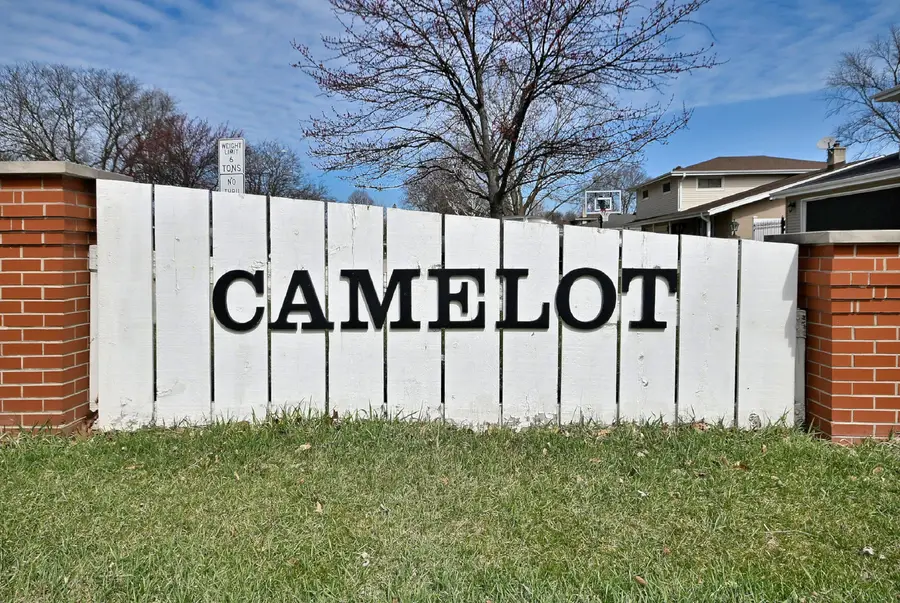 1303 E Ironwood Drive, Mount Prospect, IL 60056 - #3