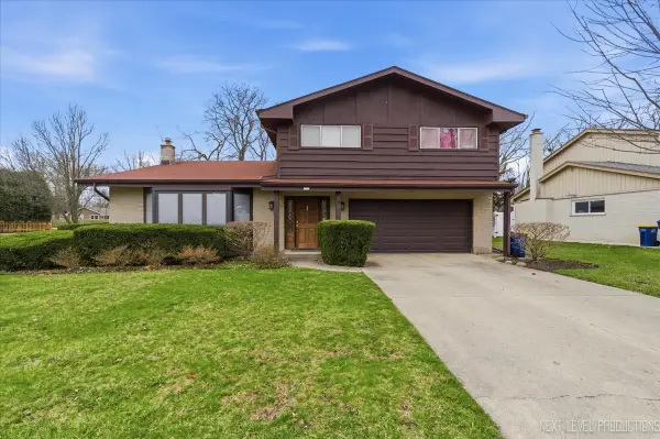1708 Longvalley Drive, Northbrook, IL 60062