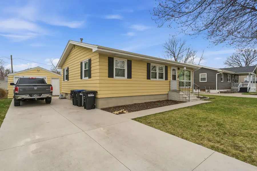 1045 25th Street, Marion, IA 52302 - #2