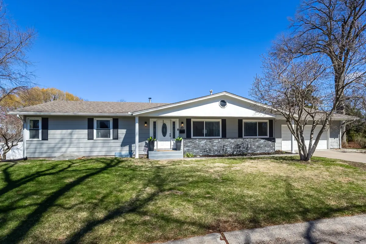 6 Sunset Circle, Bettendorf, IA 52722 - #1