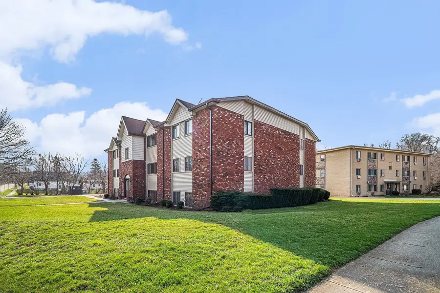 319 Dunning Avenue #3A, West Dundee, IL 60118 - #2