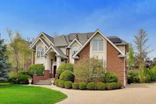 2444 N De Cook Court, Park Ridge, IL 60068