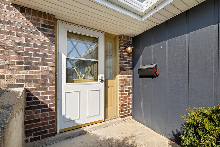 404 Lucille Avenue, Fox River Grove, IL 60021 - #2