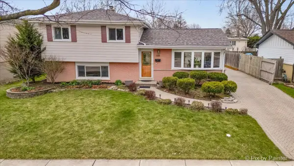 458 N 5th Avenue, Des Plaines, IL 60016