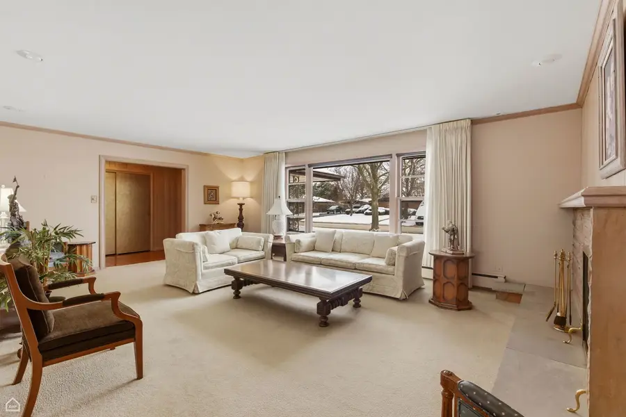 6543 Kolmar Avenue, Lincolnwood, IL 60712 - #3