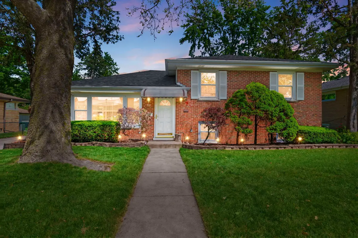 913 S Mitchell Avenue, Elmhurst, IL 60126 - #1