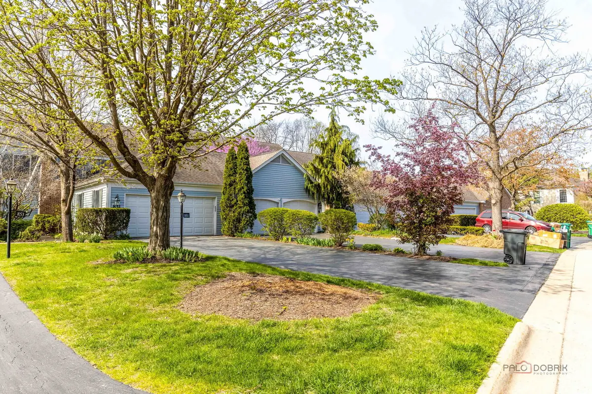 851 Sutton Court, Lincolnshire, IL 60069 - #1