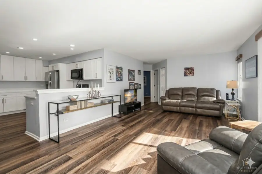 219 Old Oak Court W, Buffalo Grove, IL 60089 - #3