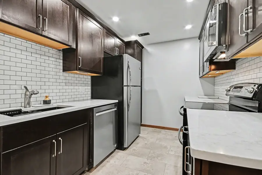 1484 Stonebridge Circle #B6, Wheaton, IL 60189 - #3