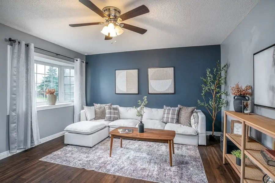 402 W Sheridan Drive, Eldridge, IA 52748 - #3