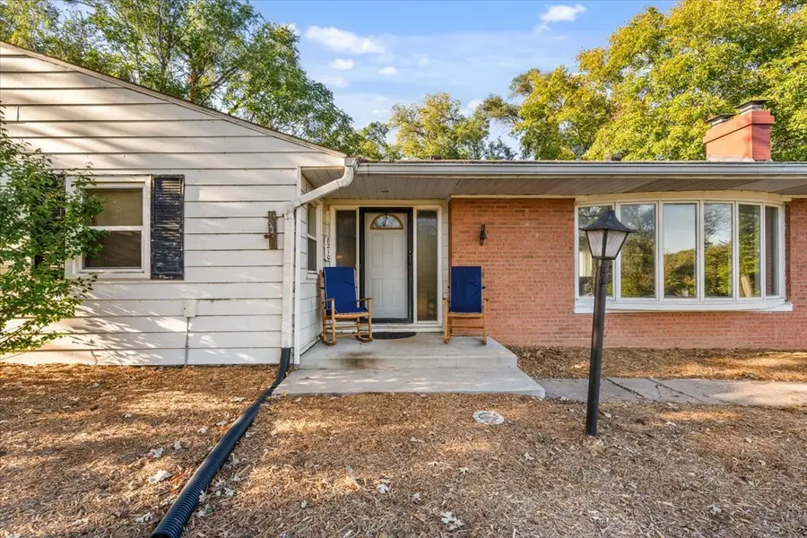 8210 Ridgewood Road, Rock Island, IL 61201 - #2