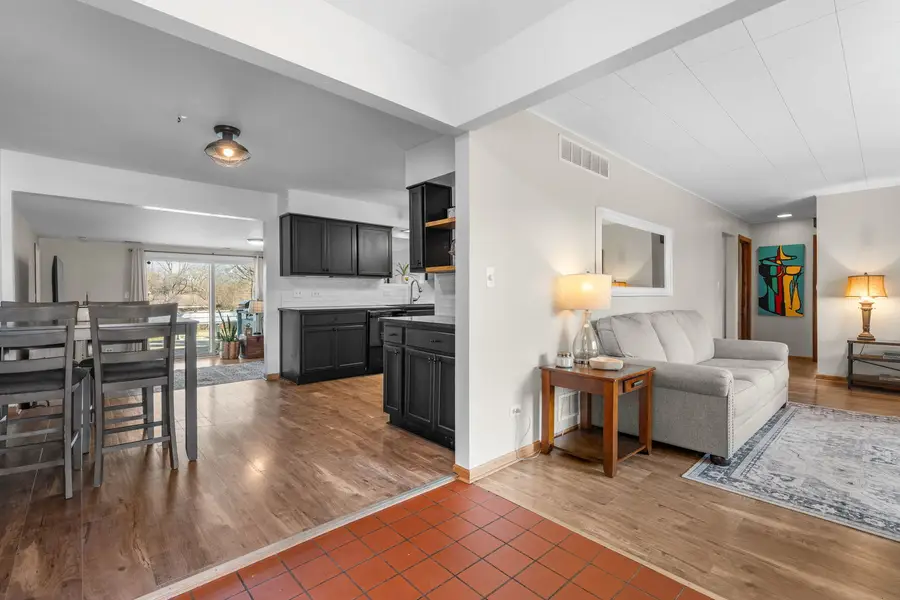 933 N Midlothian Road, Mundelein, IL 60060 - #2