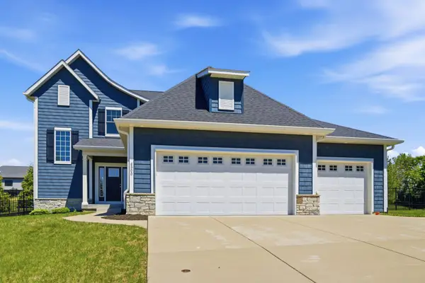 6900 Grover Station, Bettendorf, IA 52722